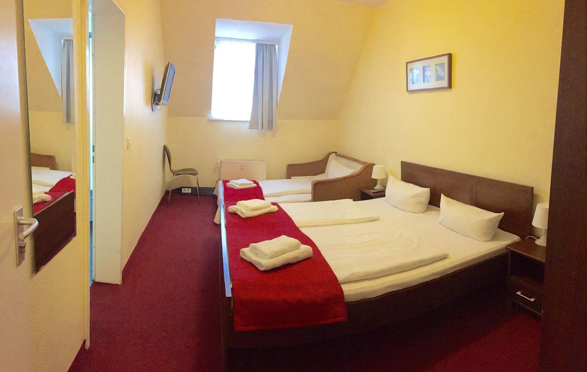 Mikon Eastgate Hotel - City Centre Berlin Bagian luar foto