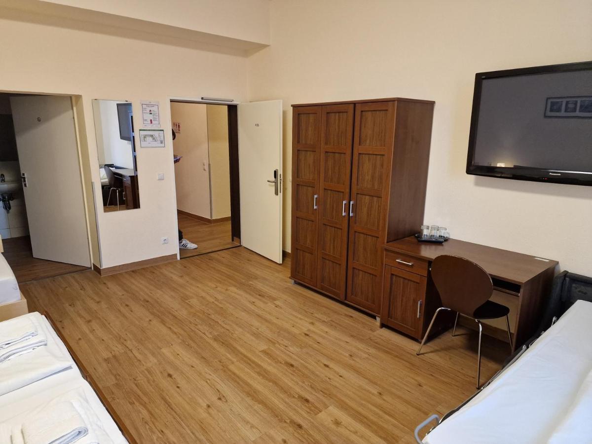 Mikon Eastgate Hotel - City Centre Berlin Bagian luar foto