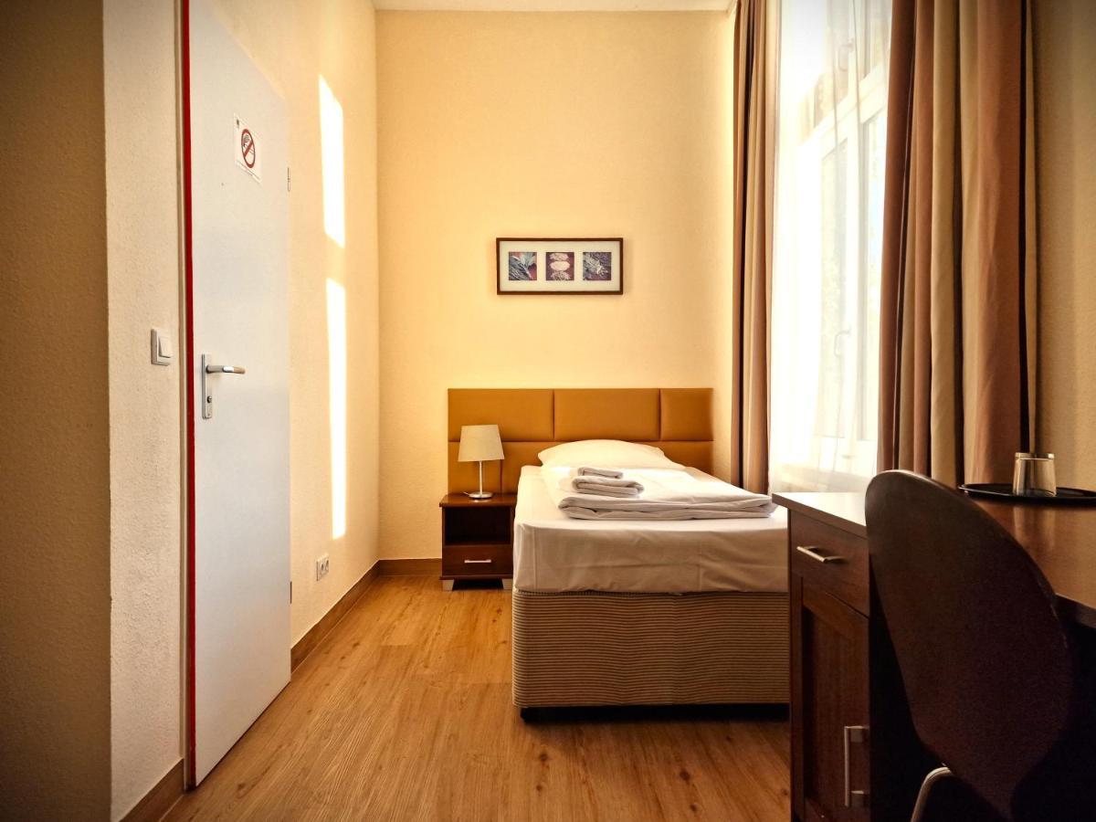 Mikon Eastgate Hotel - City Centre Berlin Bagian luar foto