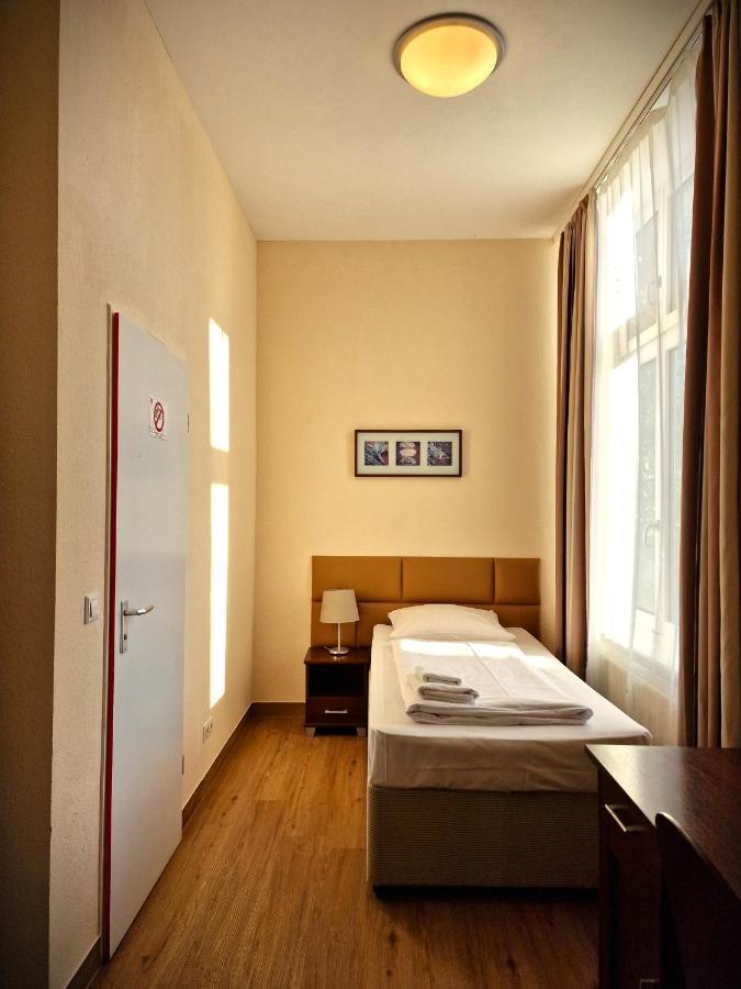 Mikon Eastgate Hotel - City Centre Berlin Bagian luar foto