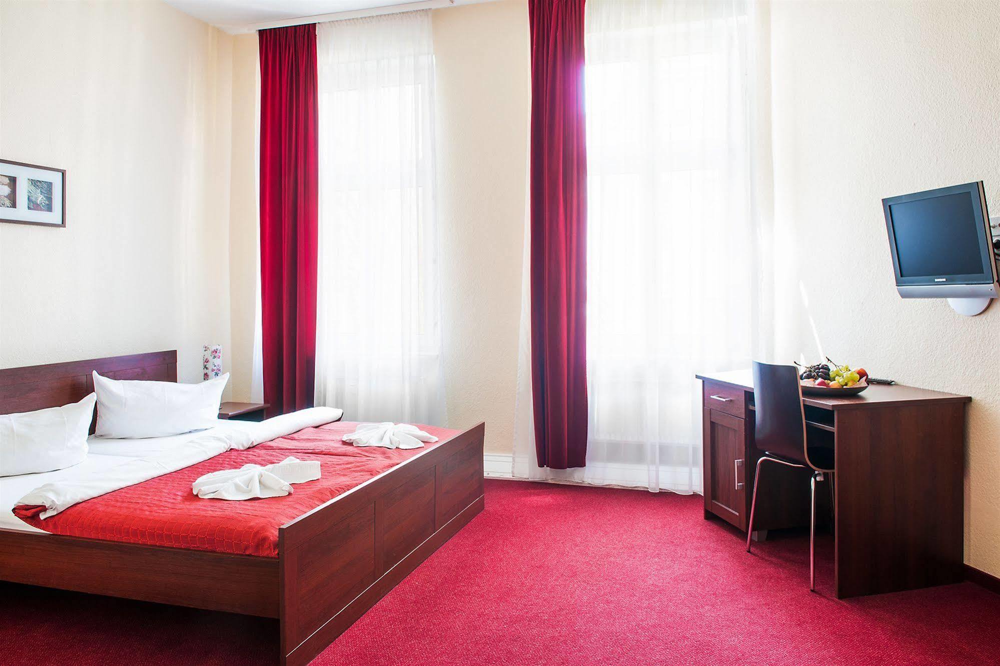 Mikon Eastgate Hotel - City Centre Berlin Bagian luar foto